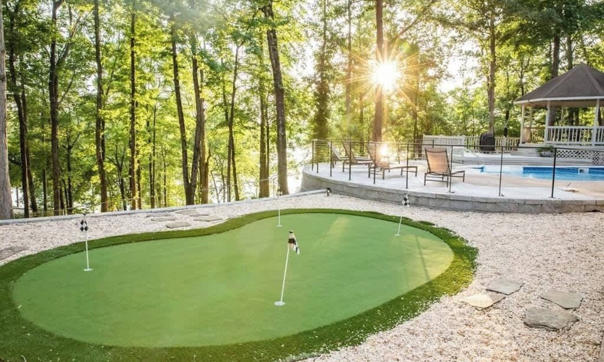 Northport House | Lake T Retreat - Sunset - Pool - Putting Green!
