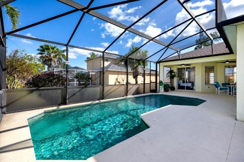 Bridgewater Crossing House | Lake-View Pool Home w Game Room Close to Disney Parks