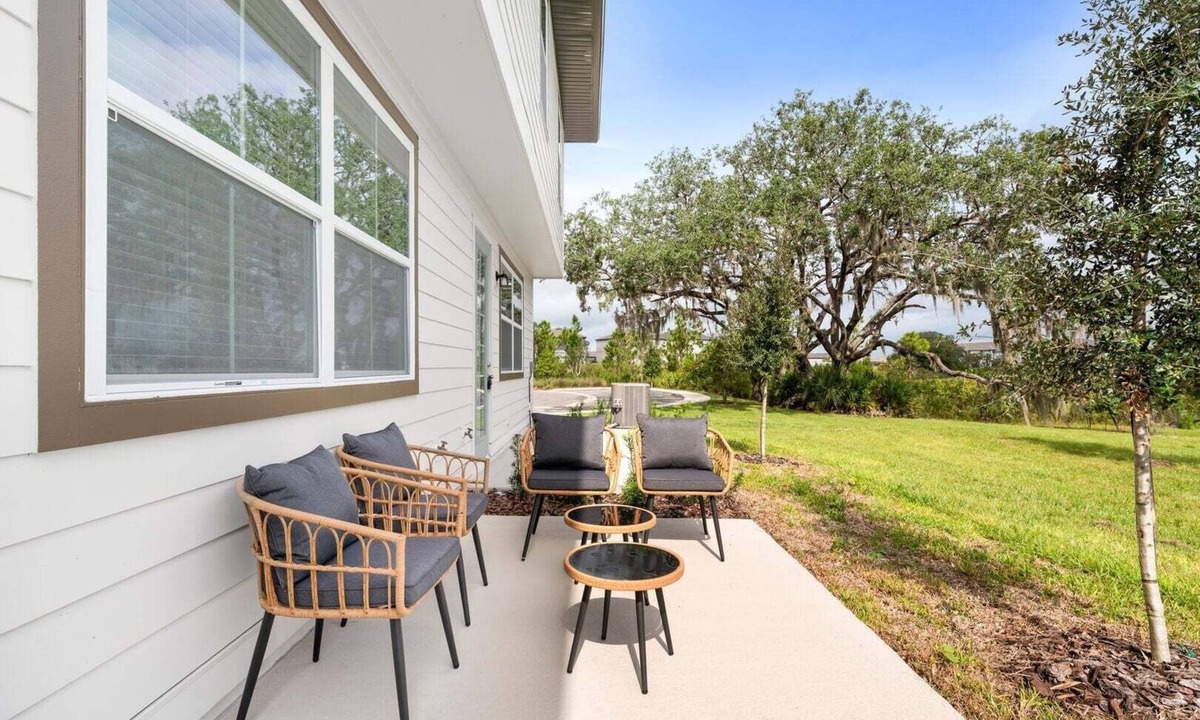 Davenport House | Lake View Villa |Sleeps 8!