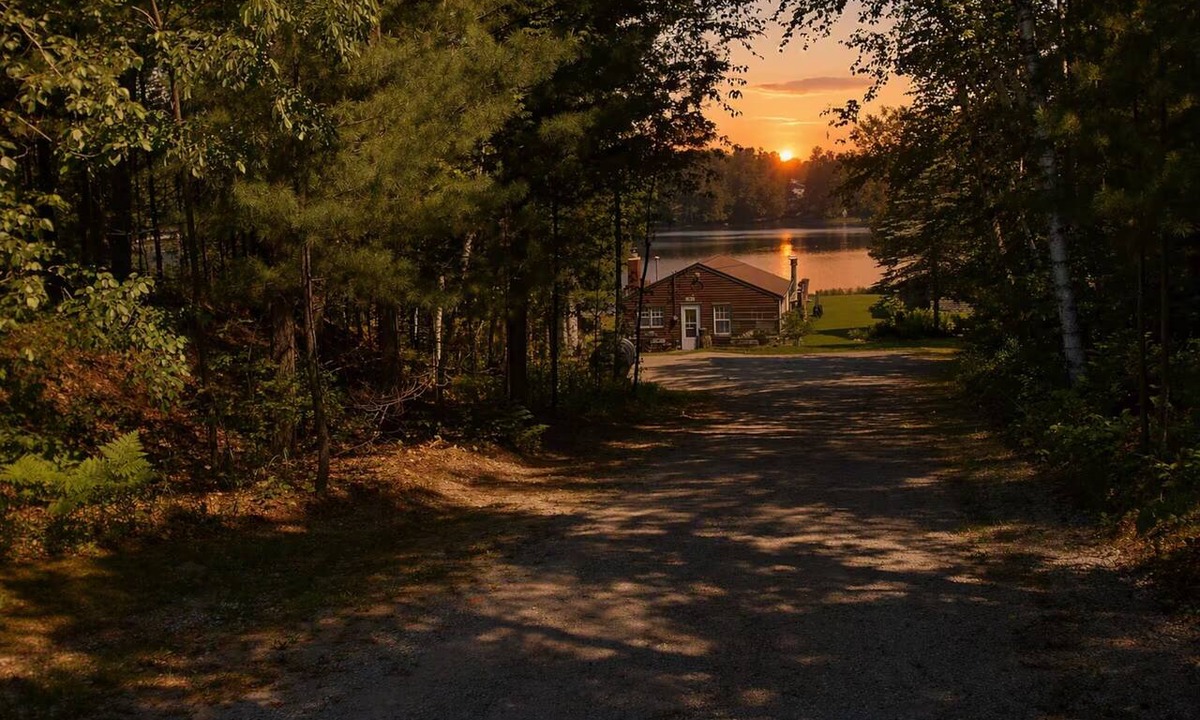 West Branch Cabin | Lakefront Cabin on Lake Elni-Kayaks-Firepit-Sunsetperfect for relaxing getaway