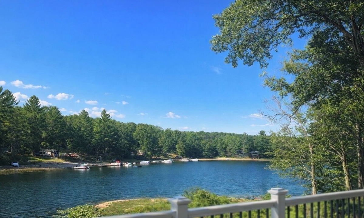 Pierson House | Lakefront Cottage with Private Sandy Beach, Decks & Fire pit - Sleeps 10