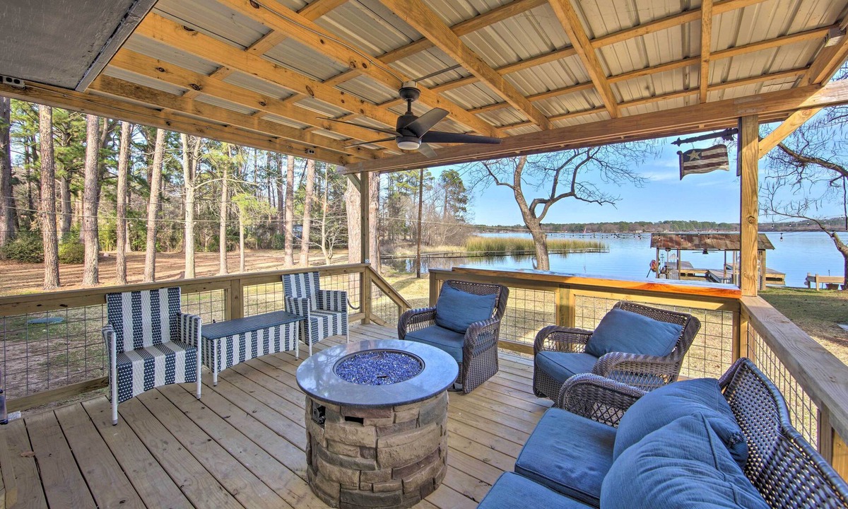 Lone Star House | Lakefront Daingerfield Retreat w/Shared Dock!