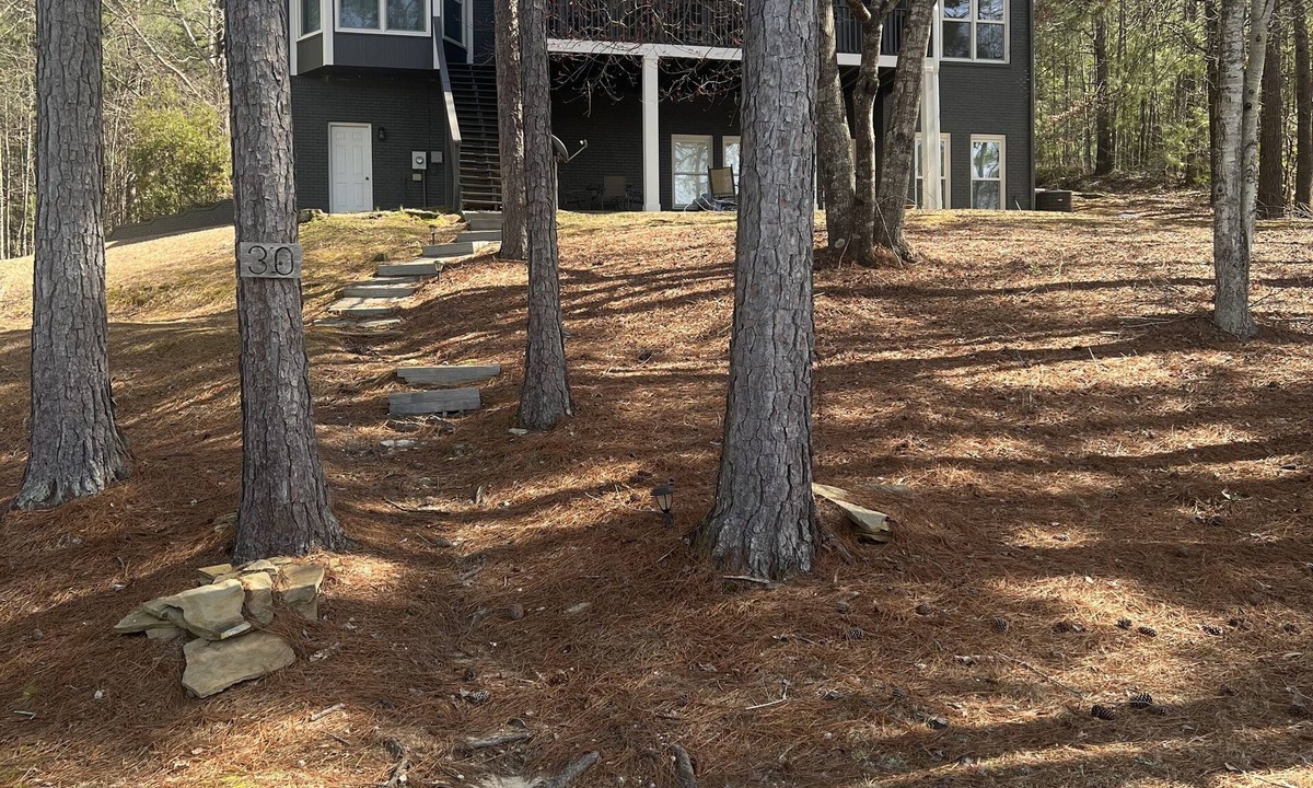 Shady Bay House | Lakefront Family Home on Lake Martin with Private Boat Launch