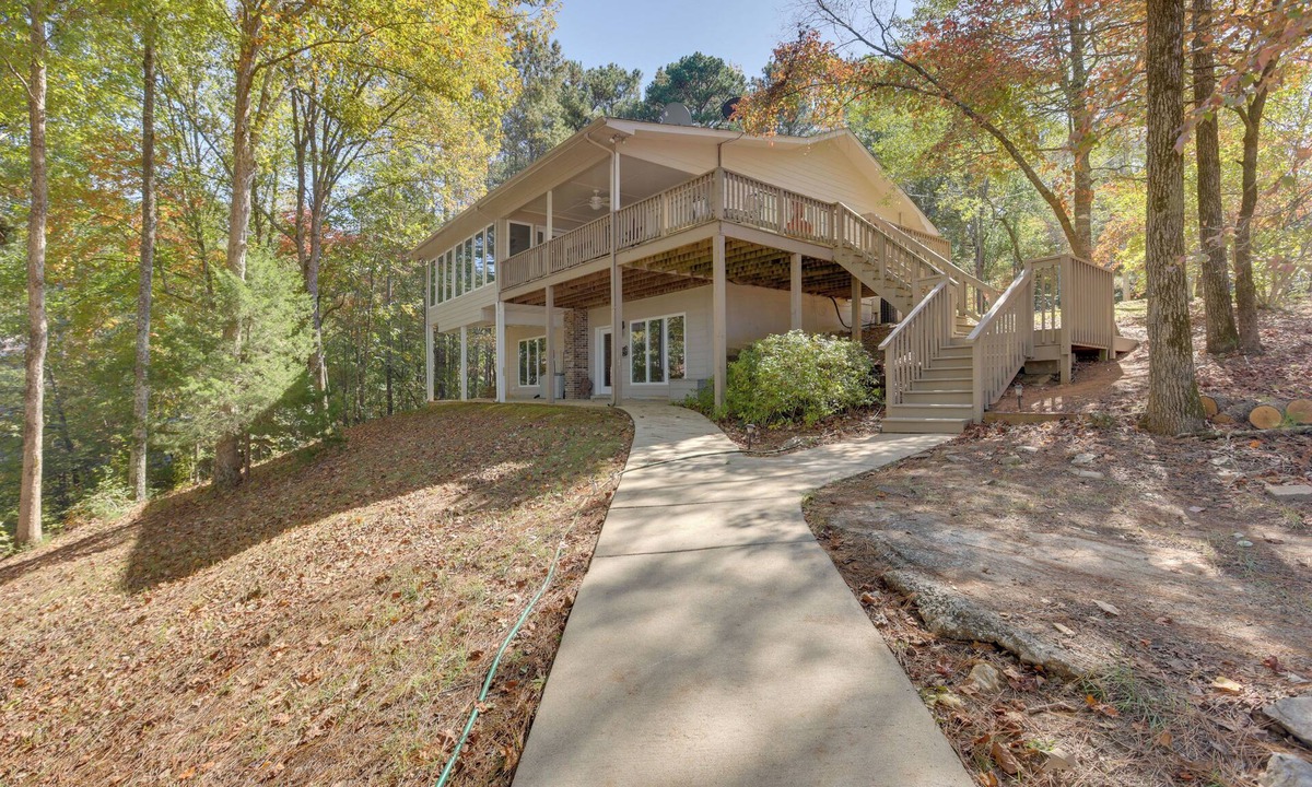 Lineville House | Lakefront Lineville Retreat w/Private Dock!