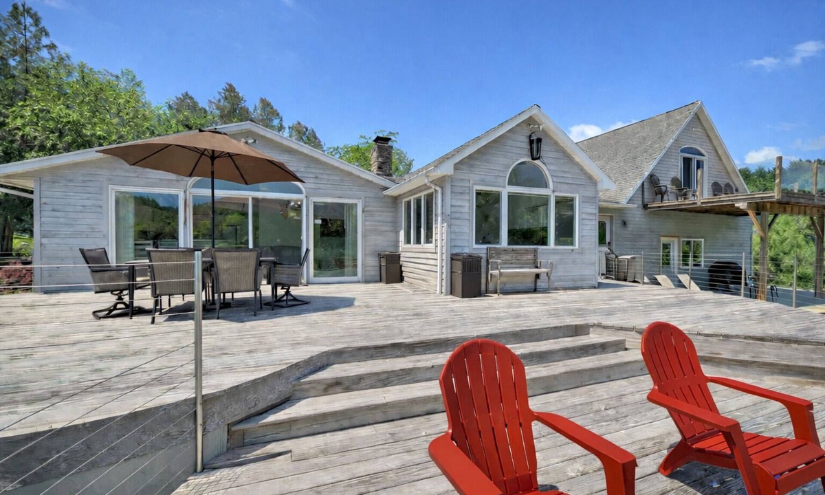 Fremont House | Lakefront Retreat Sleeps 12! Golf & Nature Escape
