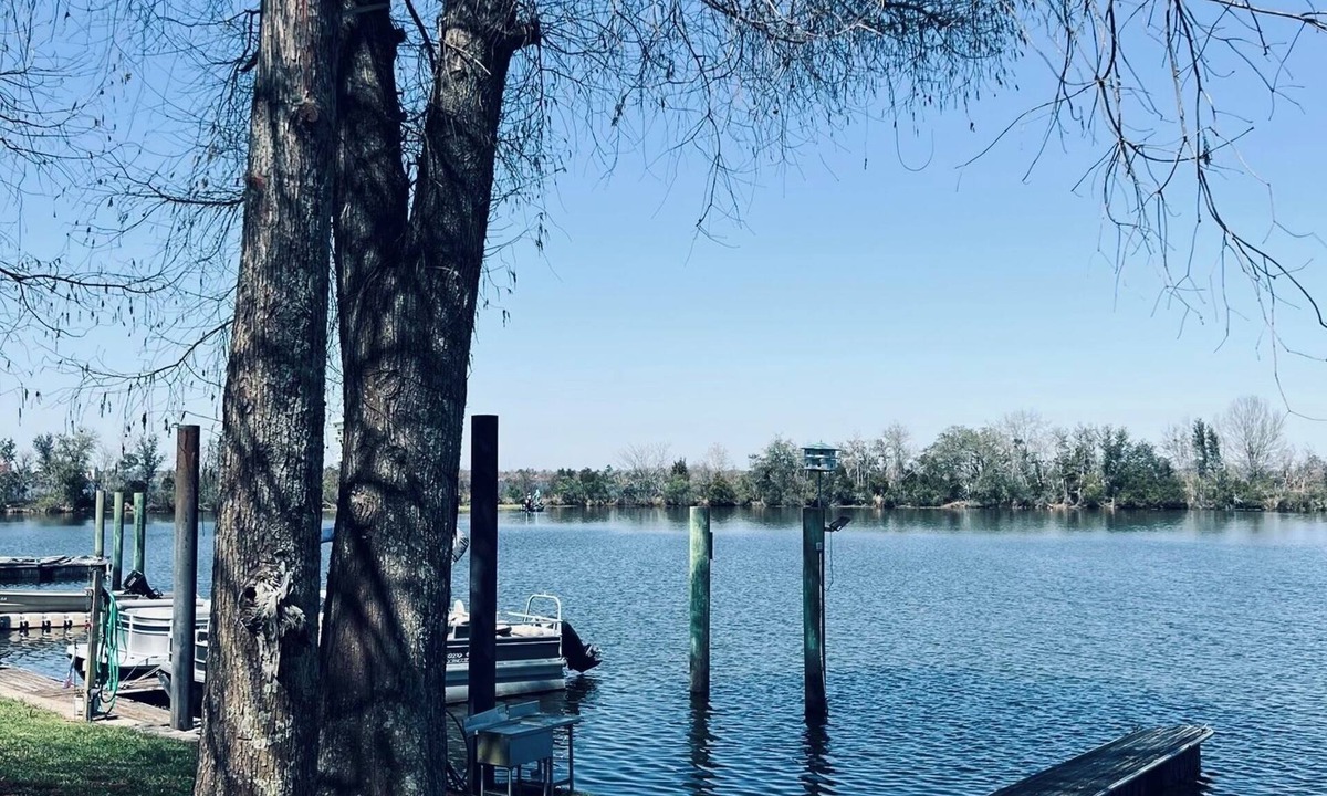 Saint Tammany Parish House | Lakefront retreat 1-bedroom condo in serene natural surroundings in Madisonville