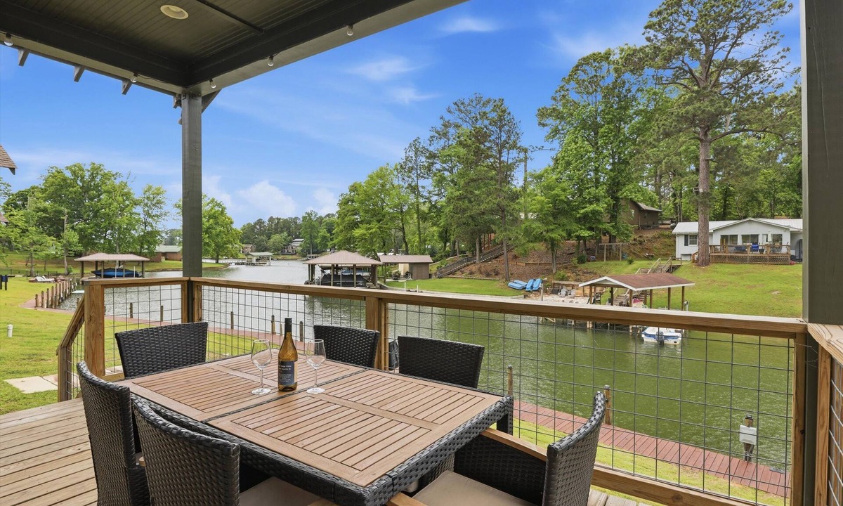 Jacksons' Gap House | Lakefront Villa @ Bay Pines- Unit 8