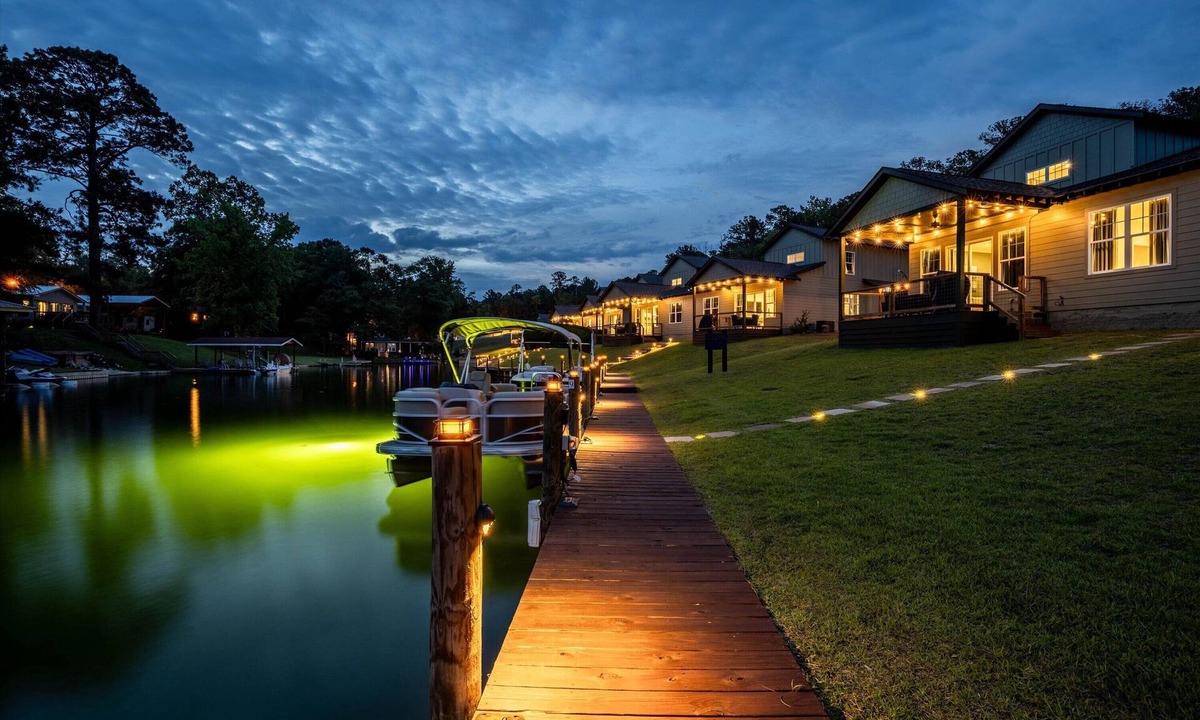 Jacksons' Gap House | Lakefront Villa @ Bay Pines- Unit 6