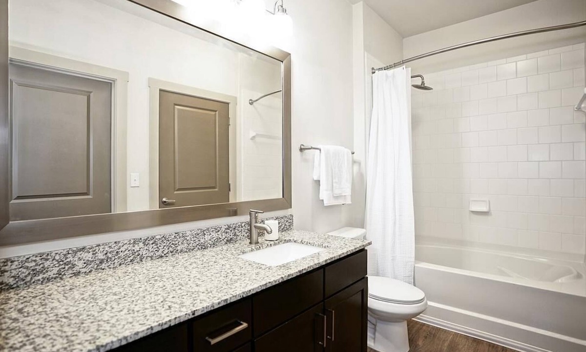 Crestline Heights Apartment | Landing at 4700 Colonnade - 2 Bedrooms in Overton