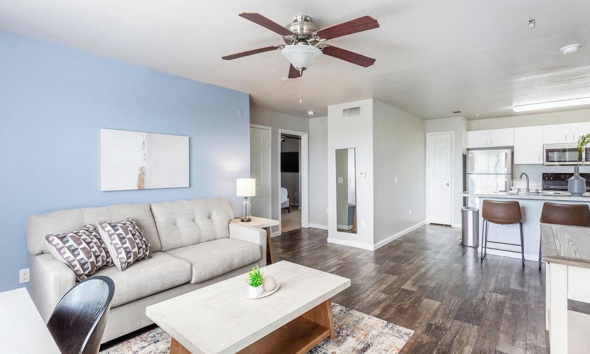 Tallahassee Apartment | Landing | Chic 2BD, Gym, Clubhouse