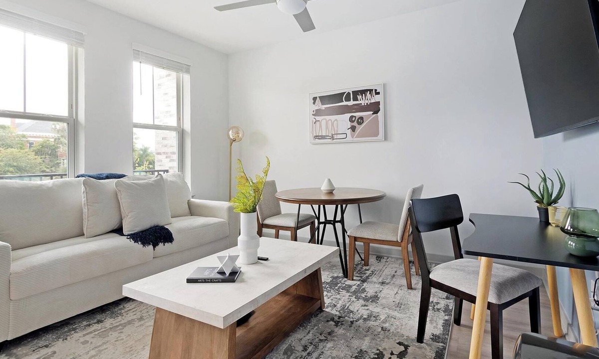 Springfield Apartment | Landing | Modern Studio, Pool, Game Room