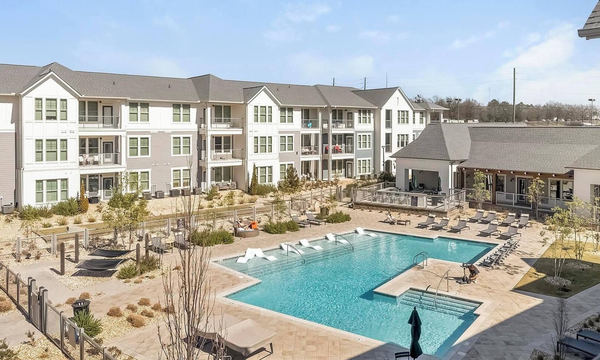 Sand Ridge Apartment | Landing | Stylish 2BD, Pool, Gym