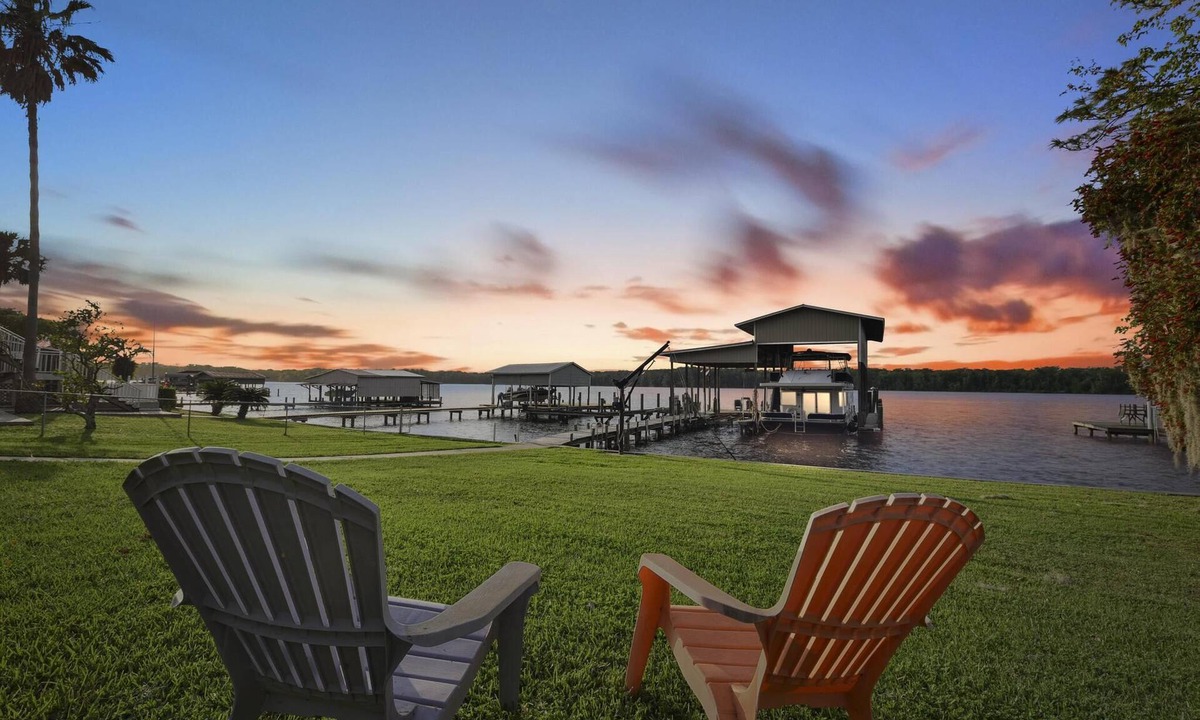 Welaka House | 🔥LARGE, PRIVATE DOCK - WATERFRONT OASIS🔥 Home with beautiful river views