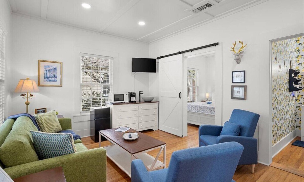 Laurel House | Laurel’s Historic Downtown 1930s Cottage