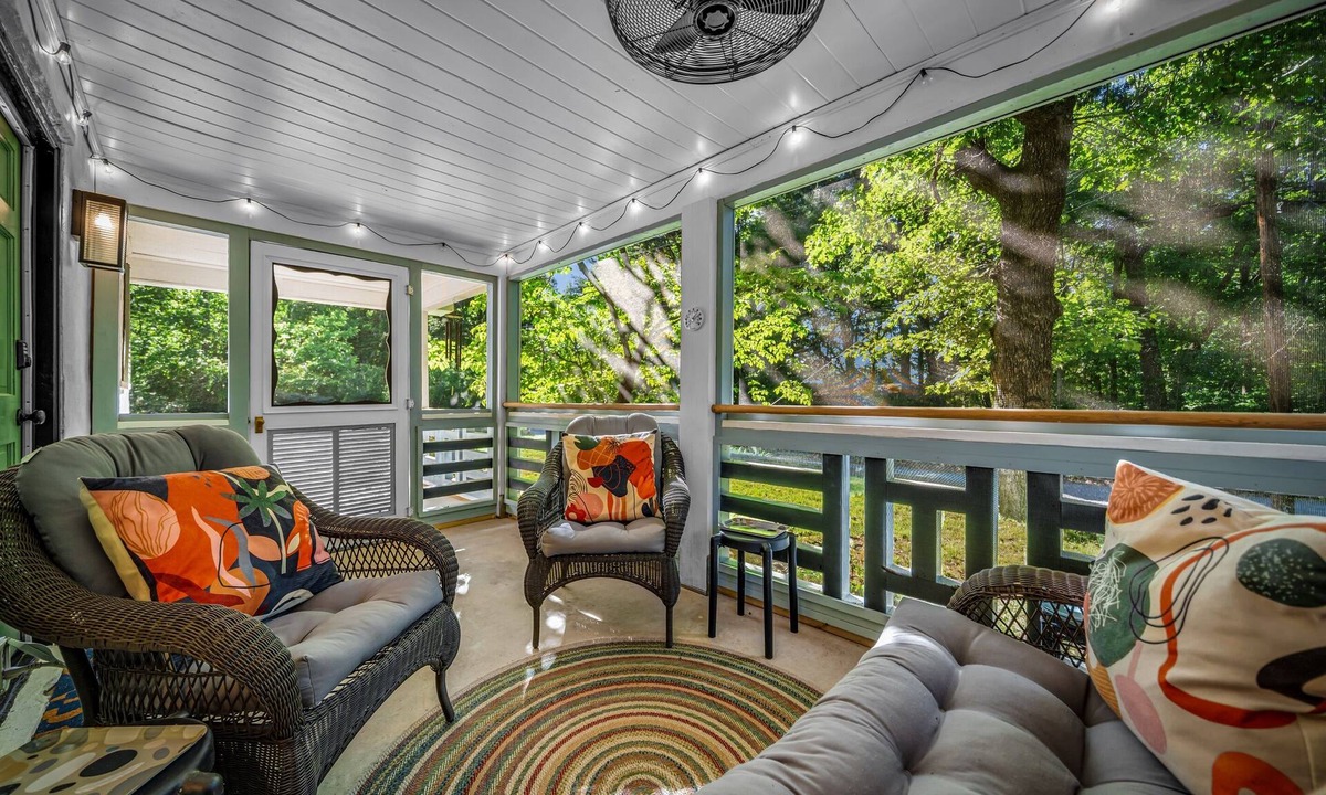 Mentone Cottage | 'Lil' Gem'-restored 1960's bungalow