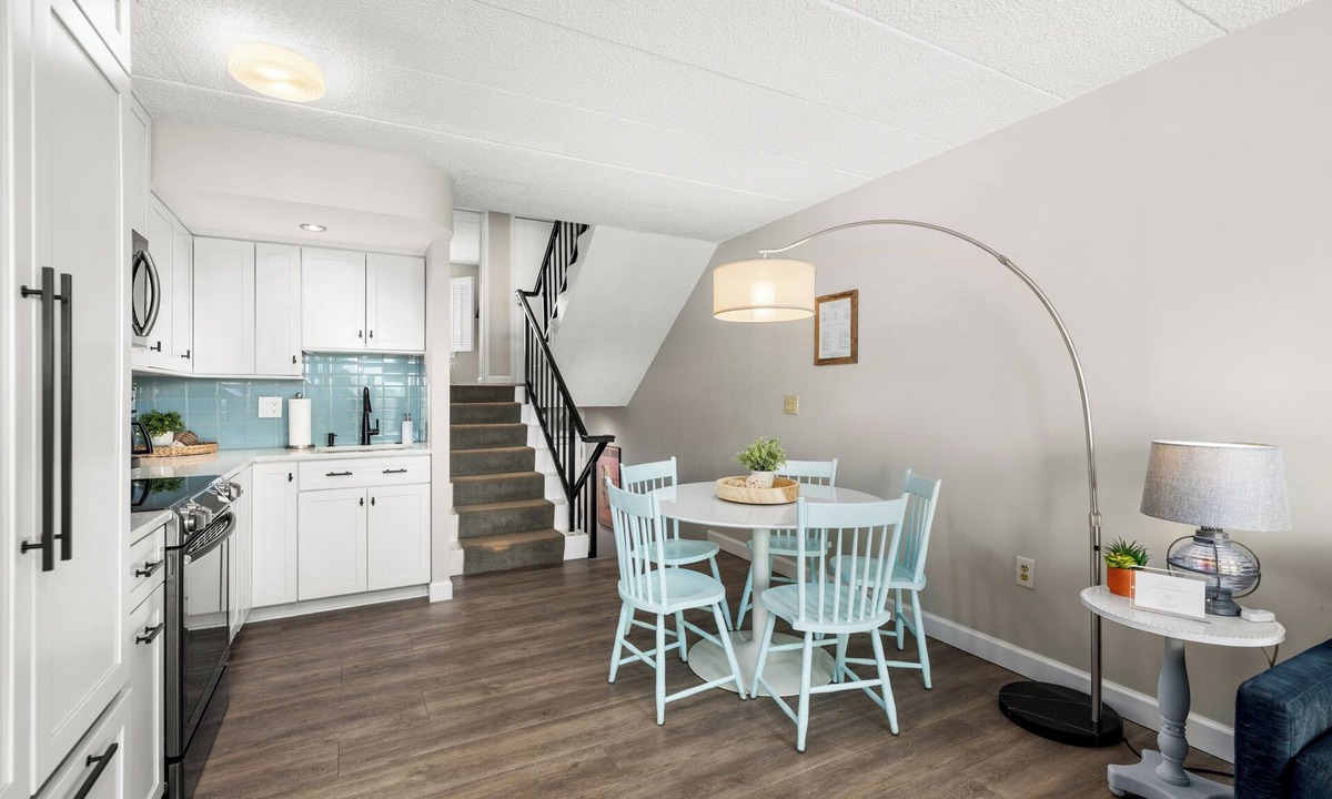 The Pines Condo | LINENS INCLUDED! UPDATED! DOWNTOWN!