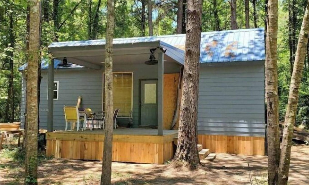 Summit House | Little Blue on the Bogue Chitto River Pet Friendly