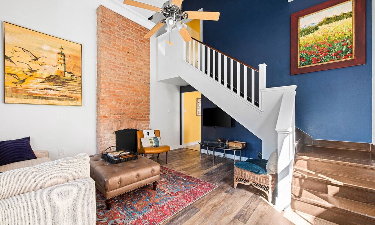 Lower Garden District House | Location Location Location!Renovated historic house off Magazine st-Lower Garden