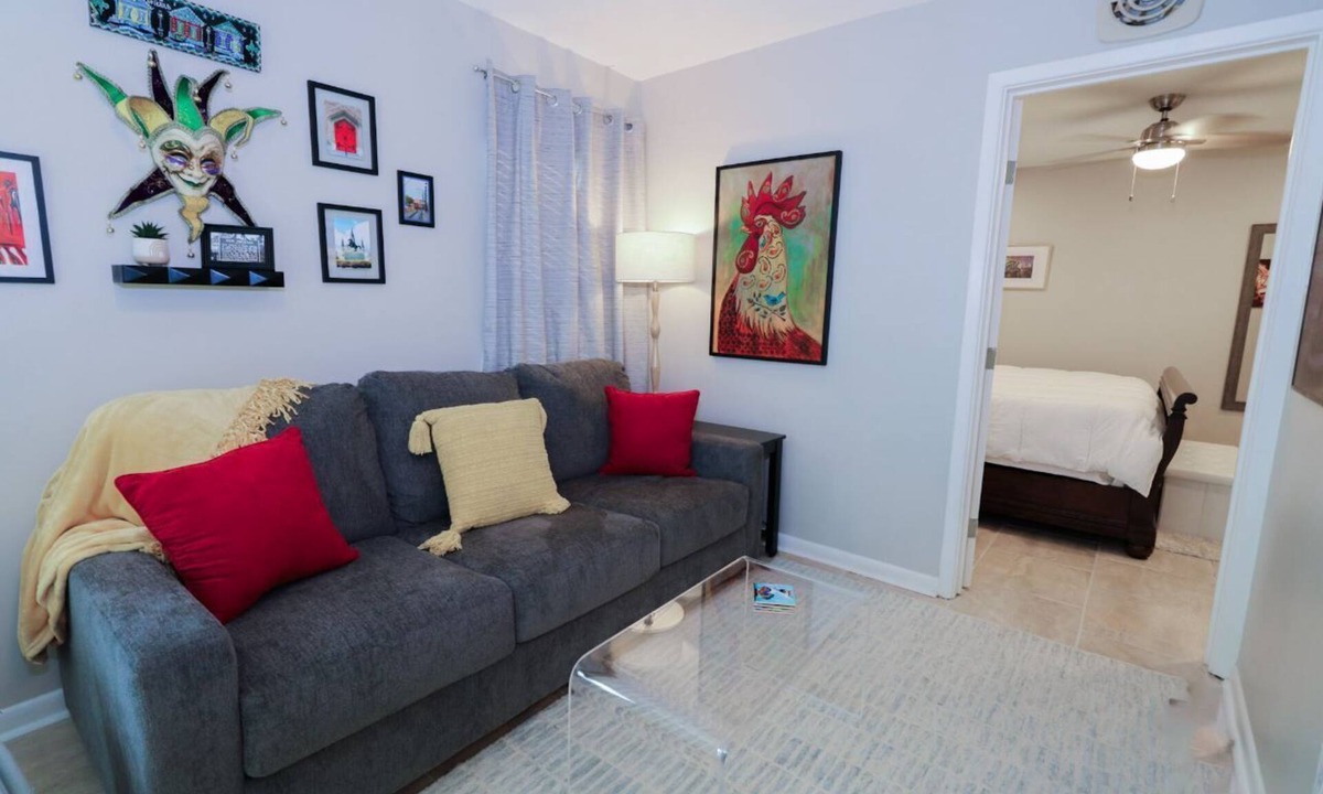 Audubon Apartment | Location, Location, Location! Welcome to a charming 1BR in Uptown New Orleans.