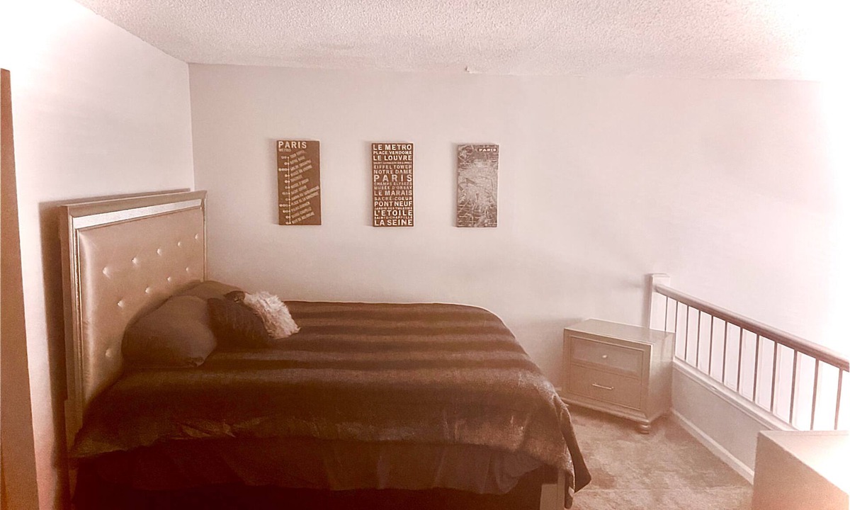 Clarkston Apartment | loft style unit. perfect for a relaxing getaway,15 min from shopping and more!