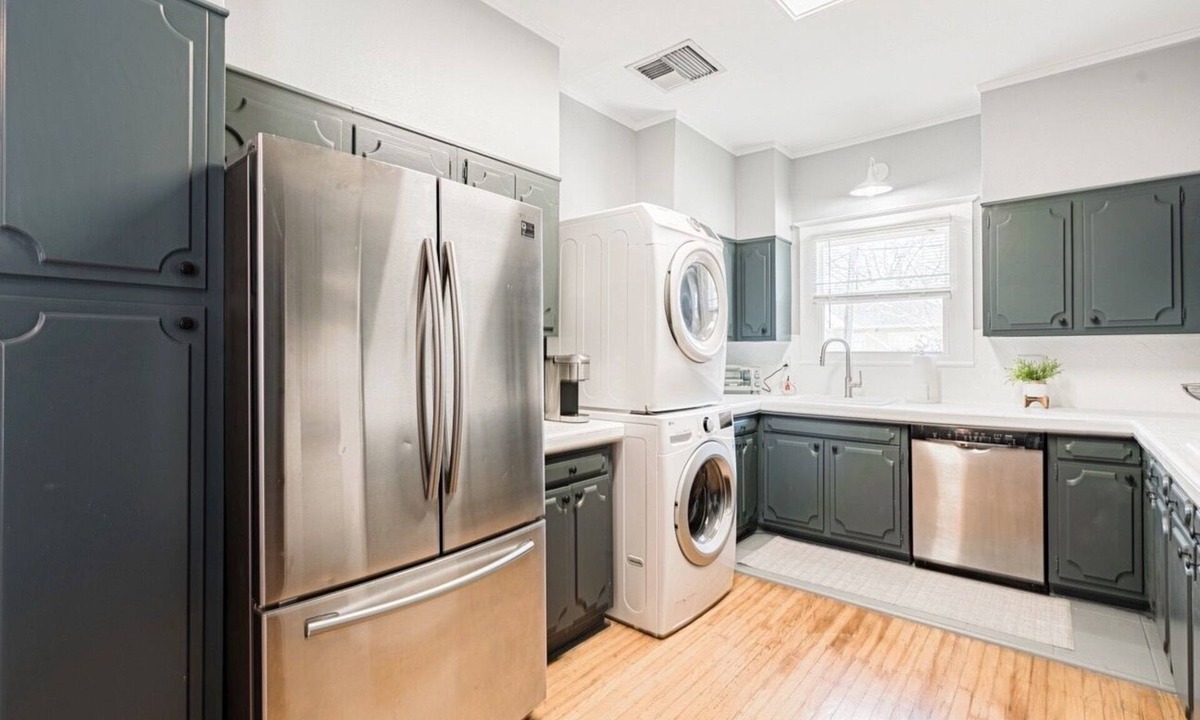 Central Carrollton Association Apartment | Lovely 3 Bedroom in Uptown New Orleans