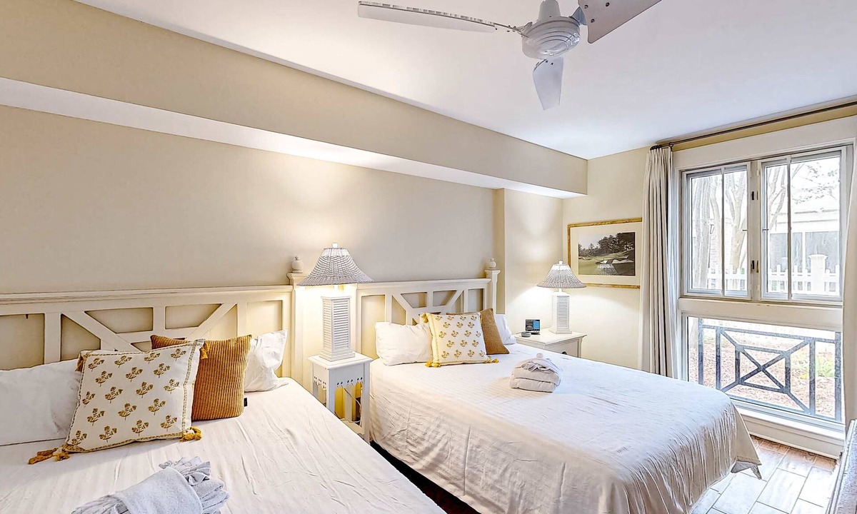 Baytowne Wharf Apartment | Lovely Baytowne Wharf studio with pool, hot tub, tennis, patio, W&D & beach access