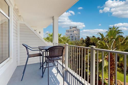 Baytowne Wharf House | Lovely condo with pool nearby golf fitness area hot tub & central AC