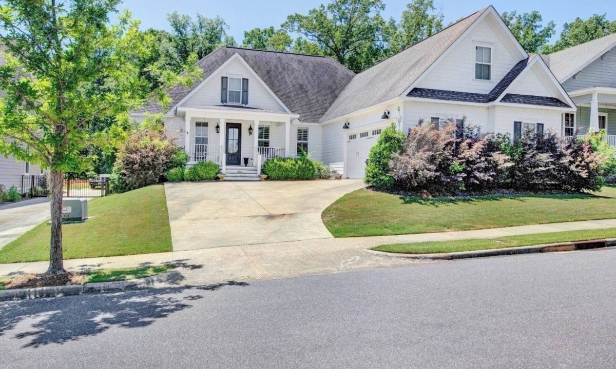 Mount Meigs House | Lovely Solitude Suite to Rent in Pike Road