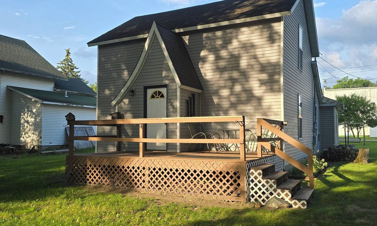 Luther House | LUTHER NEST Located in the Heart of Luther Lots of Parking/Trail Access