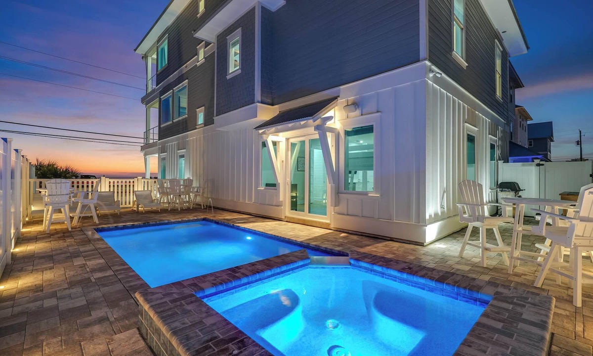 Bid-a-wee Beach House | LUX Family Teddy's Heaven - Beachfront - 6 Seater LSV - Pool-Hottub