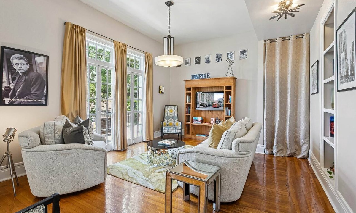Faubourg Livaudais Bed & Breakfast | Luxe Balcony Views of New Orleans Garden District