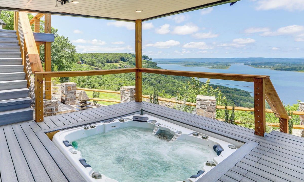 Quitman House | Luxe Home w/Panoramic Greers Ferry Lake Views