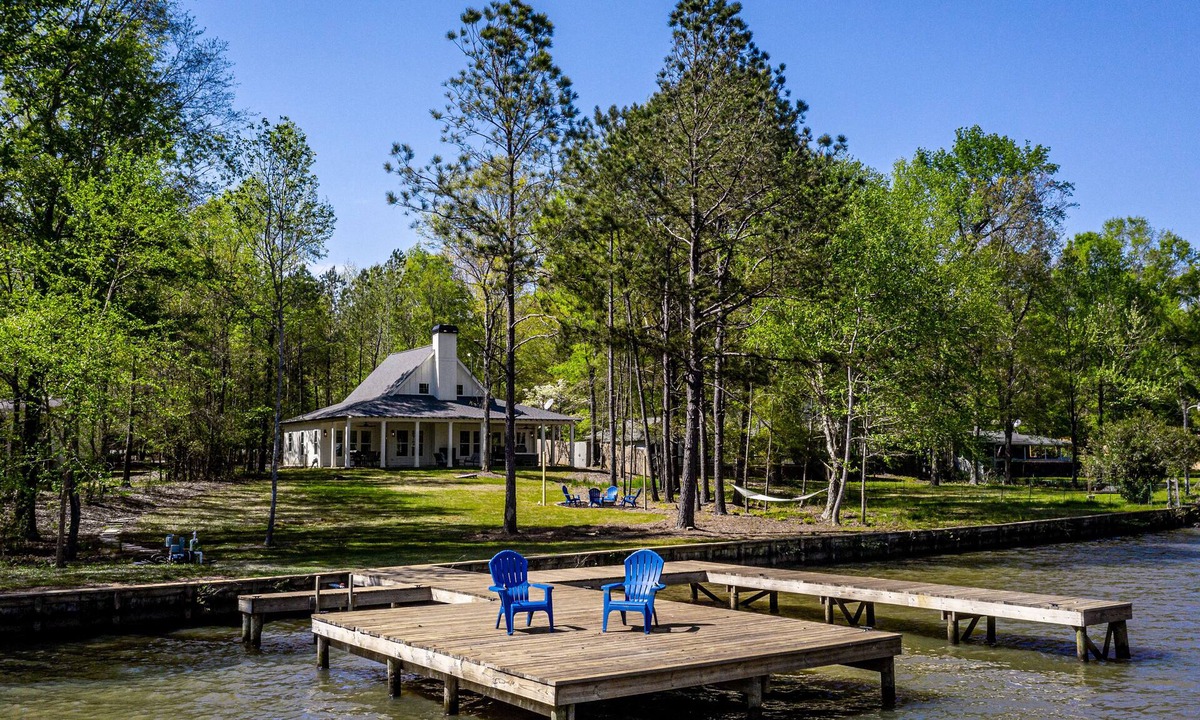 Eatonton House | Luxe, lakefront home with private hot tub, dock, kayaks & firepit - dog-friendly