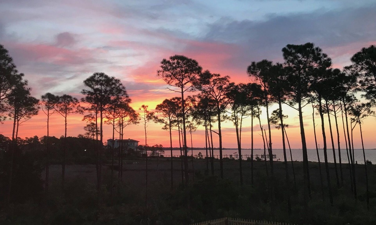 Navarre House | Luxe Waterfront Home with Private Pool and Santa Rosa Sound Beach Access