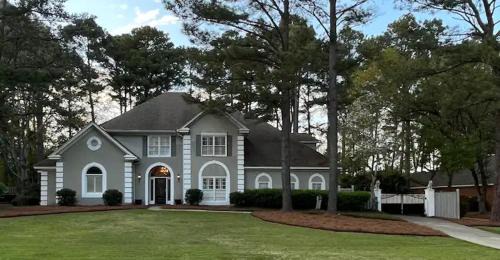 Gunter Afs House | Luxurious Gated Residence on a Prestigious Golf Course - Sleeps 12