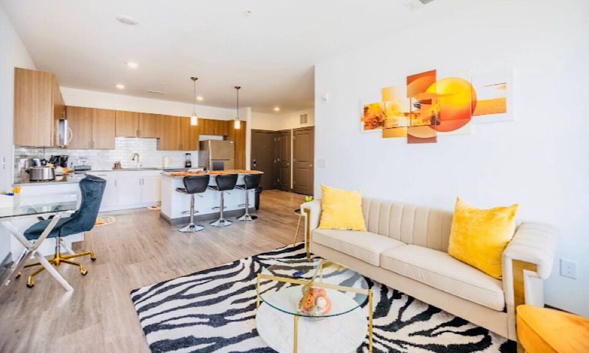 Downtown Apartment | Luxurious Unit★ Med Dist.★/Downtown★/Gated/ Pool-View★