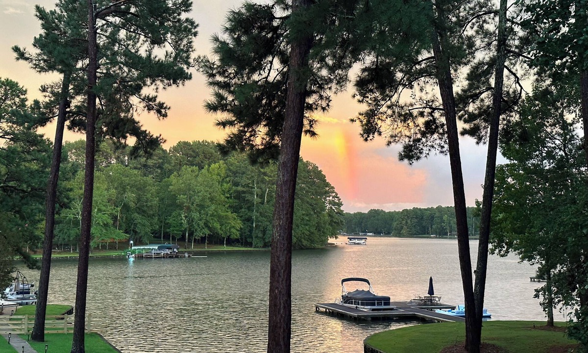 Buckhead House | Luxury 5-bedroom home on beautiful Lake Oconee with Private Pickleball court!