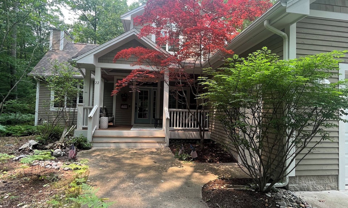 Glen Arbor House | Luxury AC’d 4bed 4.5bth in Woodstone.