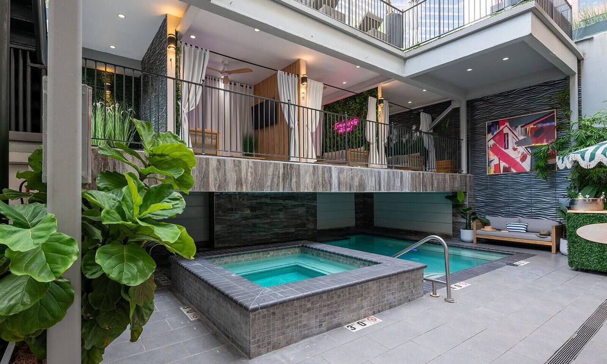 Central Business District Condo | Luxury Condo w Heated Pool & Hot Tub Near French Qtr, Great for Families, Groups