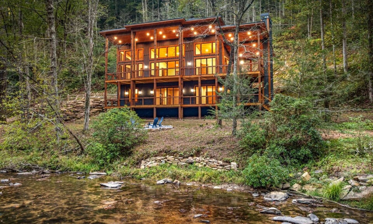 Ellijay Cabin | Luxury Creekfront | 3 King Suites | Hot Tub