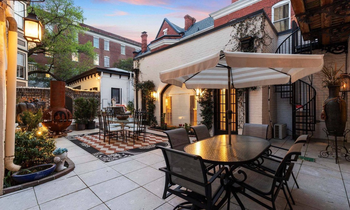 Historic Downtown Savannah House | Luxury Downtown Savannah Retreat | Heated Pool Access