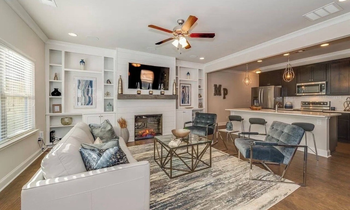 Church Street House | Luxury Gated Townhome For Full World Cup Stay w/2 Car Garage + Safe & Private