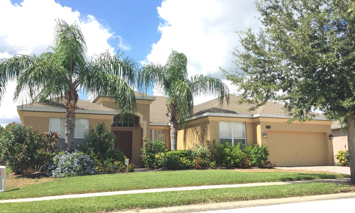 Watersong House | Luxury Home/Pool/Spa/Games Room & Den. Gated Resort Style Community. Golf nearby