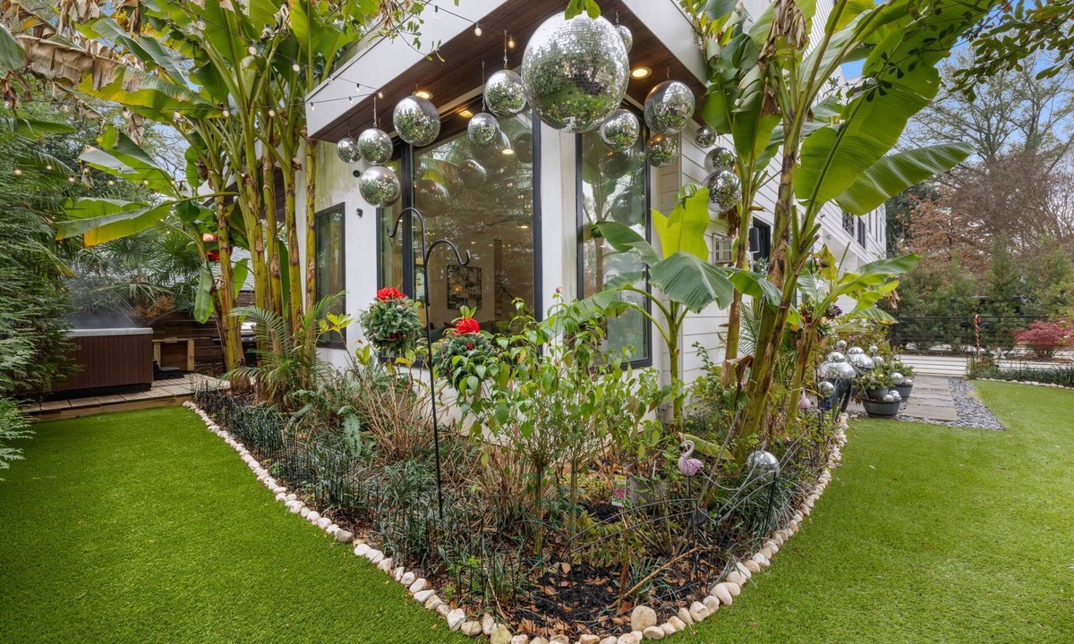 Midtown House | Luxury Midtown Sanctuary - Rooftop Skyline Views Pet Friendly- Walk to Park!