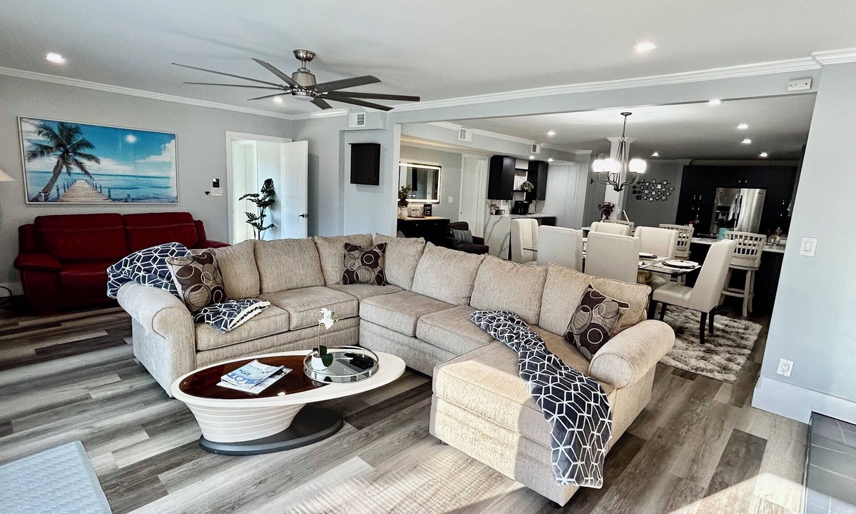 Forest Lake House | Luxury Modern Midtown Home - Tuscaloosa. Certain discounts apply!