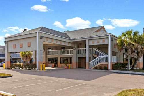 Hattiesburg Hotel | Magnolia Inn Townhouse Hattiesburg MS I-59
