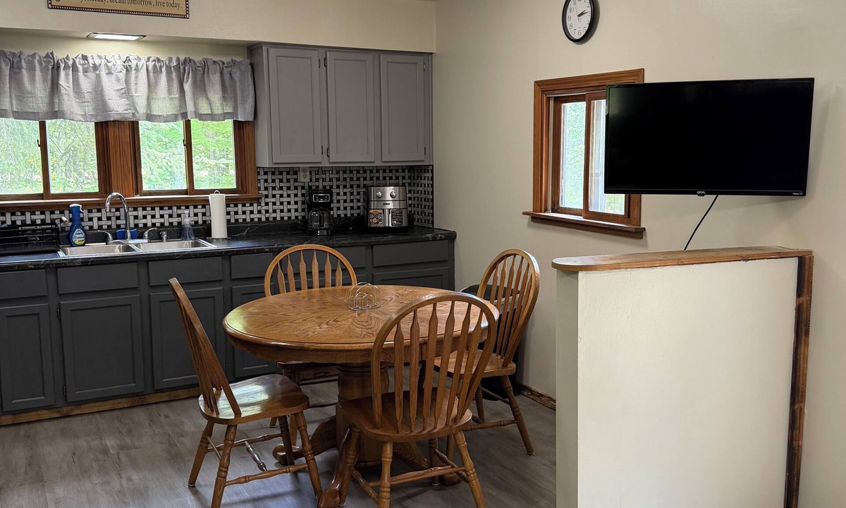 Crandon House | Maple Ridge Trail Side Cabin