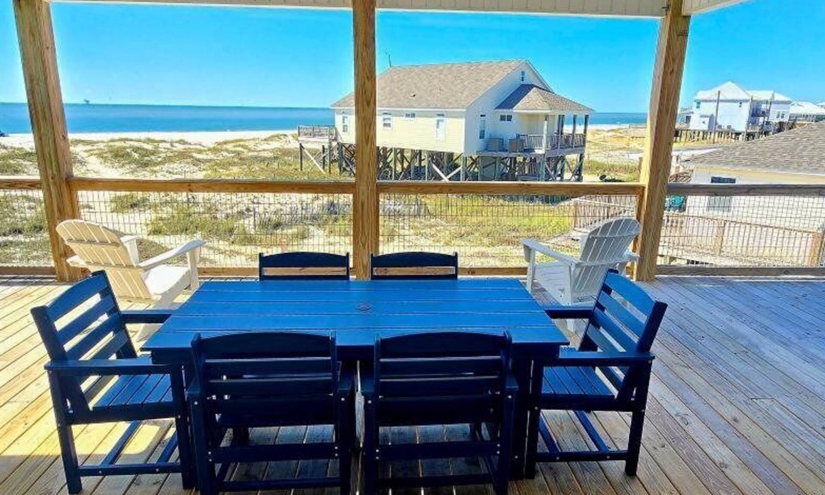 Dauphin Island House | March/April Discount - Beautiful home steps away from Gulf of Mexico Beaches