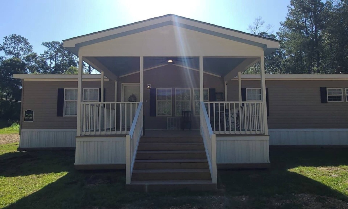 Pine Grove House | Mark House with lots of space for 16 guest in quiet country setting.