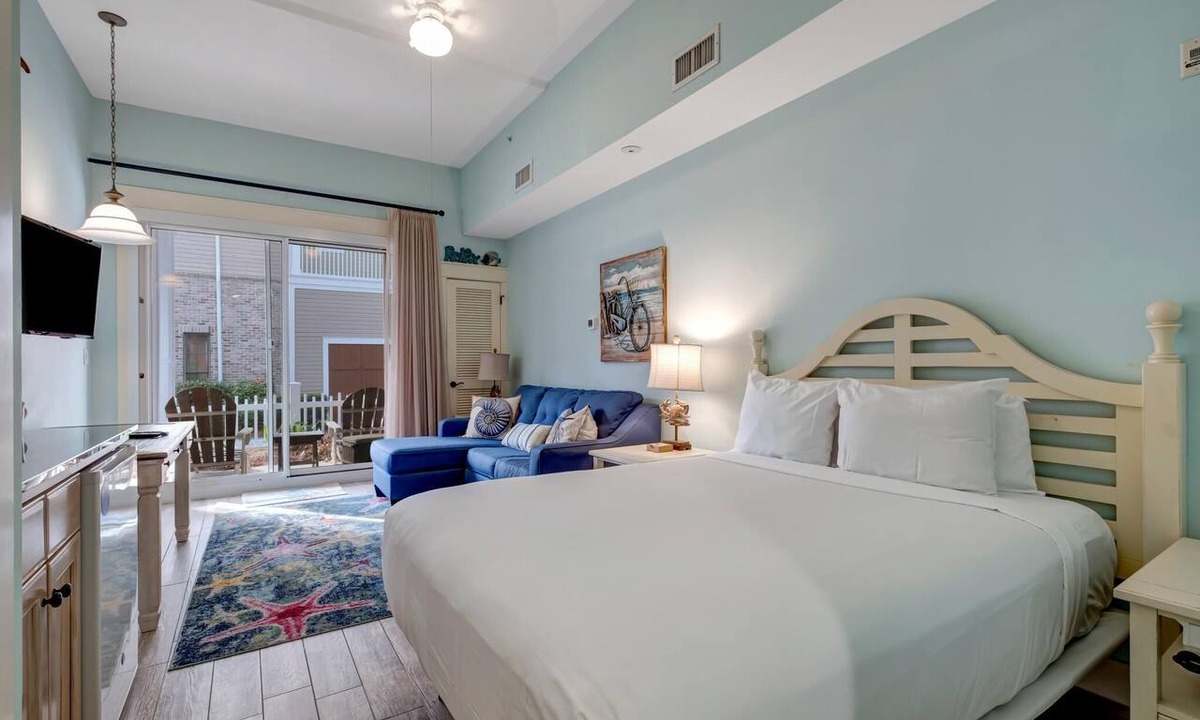 Baytowne Wharf Condo | Market Street Studio Retreat: Queen Bed, Sleeper Sofa, and Kitchenette at Sandestin Golf and Beach Resort!